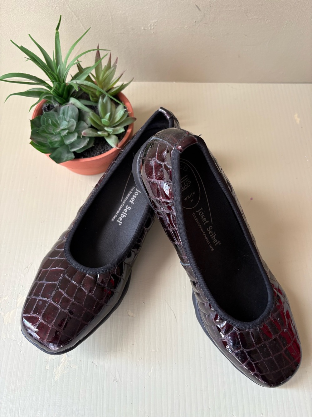 Josef Seibel Burgundy Croc-Embossed Slip-On wedge Sz 39